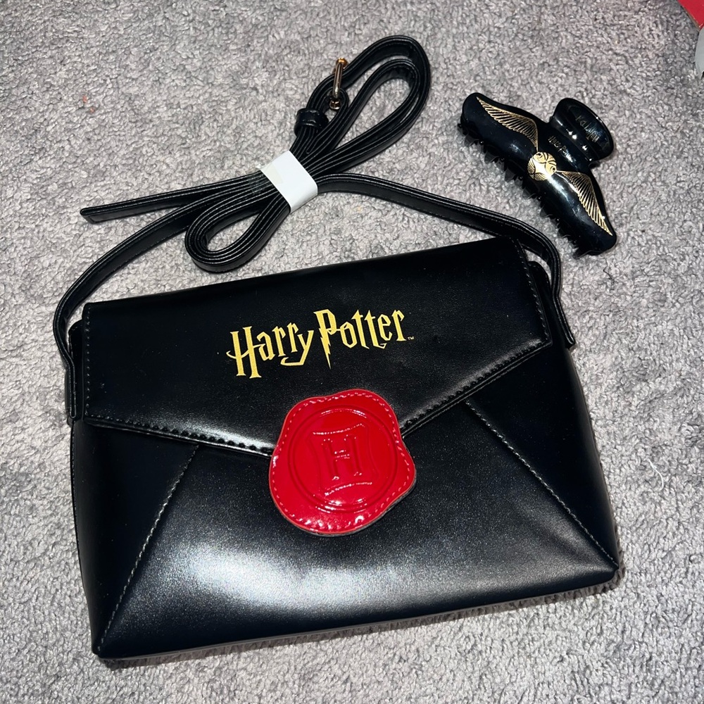 Harry Potter Black and Red Bag with Claw Clip